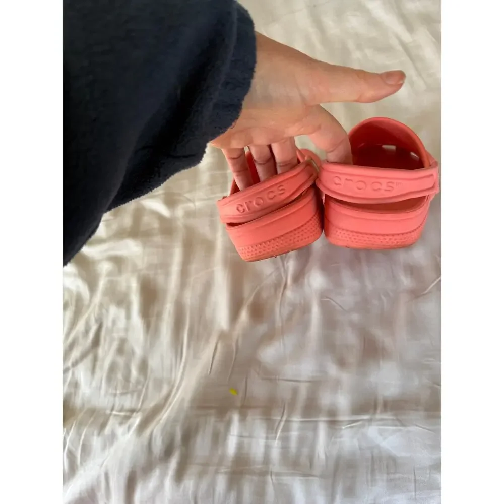 Crocs coral size J1